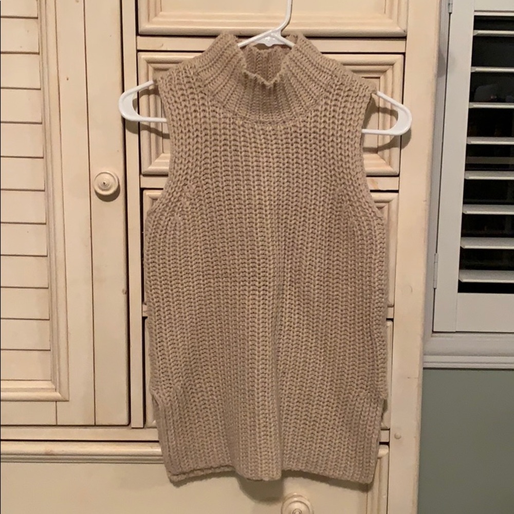 Tank sweater